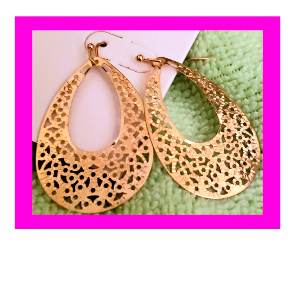 🔥NEW/Pair Filagree Earrings